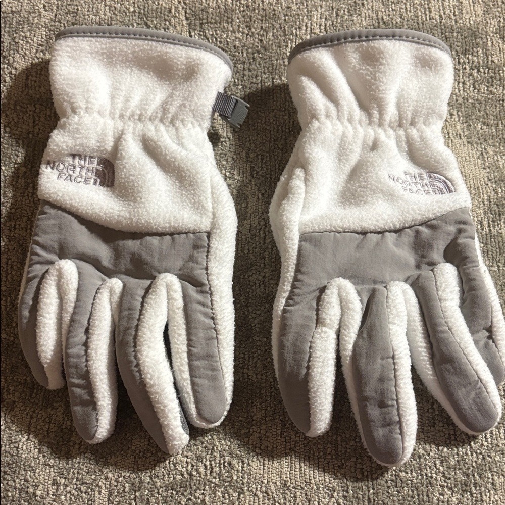 The North Face Fleece Gloves in White and Gray Girls large
